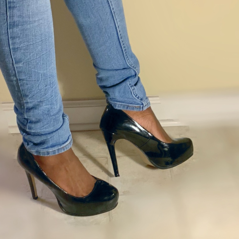STEVE MADDEN Black Close-Toe Pumps